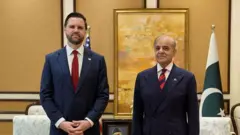 अमेरिकेचे उपराष्ट्रपती जेडी व्हान्स आणि पाकिस्तानचे पंतप्रधान शरीफ
