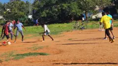 காணாமல் போகும் விளையாட்டு மைதானங்கள்