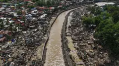 બીબીસી ગુજરાતી વિયેતનામ વાવાઝોડું કાલમેગી ફિલિપાઇન્સ પૂર વરસાદ ભૂસ્ખલન