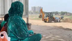 ચંડોળા તળાવ ડિમૉલિશન, ત્યાં કેવી પરિસ્થિતિ, બાંગ્લાદેશી વસાહતીઓ, ઑપરેશન સિંદૂર, ચંડોળા તળાવ બ્યૂટિફિકેશન અને ઊંડું કરવાની કામગીરી, ચંડોળા તળાવમાં ઘર ગુમાવનારને નવું ઘર કેવી રીતે મળશે, બીબીસી ગુજરાતી