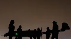 Темні силуети військових поряд з силуетом безпілотника Ан-196 "Лютий"