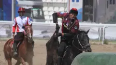 Манас Ниязов Кулунудусу менен сабалап келди