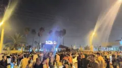 تجمع مردم دهدشت مقابل فرمانداری این شهر 