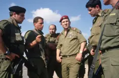 Ehud Barak oo ciidanka la jooga