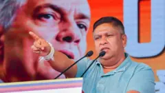 දූෂණ චෝදනා මත සැකපිට අත්අඩංගුවට ගත් පාර්ලිමේන්තු මන්ත්‍රී චාමර සම්පත් දසනායක  ඇප මත මුදා හරින ලෙස කොළඹ මහේස්ත්‍රාත් අධිකරණය  අද (මාර්තු 27 වැනිදා ) නියම කළේය.