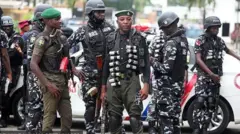 Ọpọ ọlọpaa to wọ asọ isẹ duro soju popo