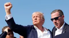 அமெரிக்கா: அதிபர் தேர்தல் களத்தையே மடைமாற்றப் போகும் டிரம்ப் மீதான துப்பாக்கிச்சூடு சம்பவம்