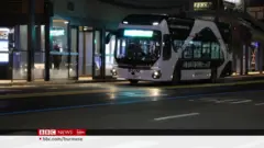 တောင်ကိုရီယားက မောင်းသူမဲ့ ဘတ်စကား