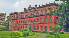 ঢাকা বিশ্ববিদ্যালয়ের কার্জন হল।