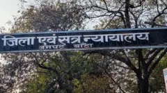 உத்தர பிரதேசத்தின் பண்டா மாவட்டத்தில் உள்ள போக்சோ சிறப்பு நீதிமன்றம், சிறார்கள் மீதான பாலியல் வன்கொடுமை வழக்கில் ராம் பவன் மற்றும் அவரது மனைவிக்கு மரண தண்டனை விதித்துள்ளது