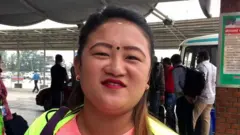 दशैँको पूर्वसन्ध्यामा रोजगारीका लागि विदेश जाँदै