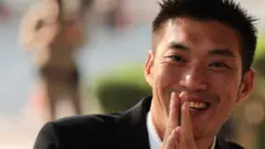 ธนาธร จึงรุ่งเรืองกิจ