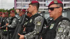 Homens que participam do "Em Frentre, Brasil"