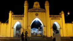 Masjid Agung Surakarta berkomitmen untuk memfasilitasi dua tradisi tarawih yang ada di masyarakat sebagai usaha mewujudkan persatuan umat Islam