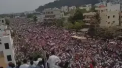 ఉద్యోగుల నిరసన