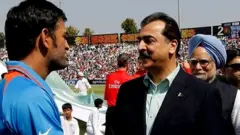 2011 ਦੇ ਵਿਸ਼ਵ ਕੱਪ ਸੈਮੀਫਾਈਨਲ ਦਾ ਮੈਚ ਦੇਖਣ ਪਾਕਿਸਤਾਨ ਦੇ ਪ੍ਰਧਾਨਮੰਤਰੀ ਯੂਸੁਫ ਗਿਲਾਨੀ ਵੀ ਭਾਰਤ ਪੁੱਜੇ ਸਨ