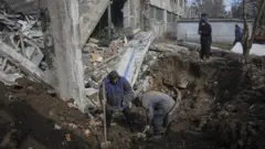 被轟炸後的居民大樓
