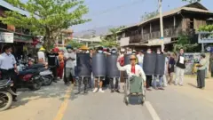 မသန်စွမ်းတွေဟာ စစ်အာဏာရှင်ဆန့်ကျင်ရေးအကြမ်းမဖက်လှုပ်ရှားမှု (CDM)ပါ၀င်ခဲ့ကြတဲ့အပြင် လမ်းပေါ်တက် ဆန္ဒဖော်ထုတ်ခဲ့ကြပါတယ်။