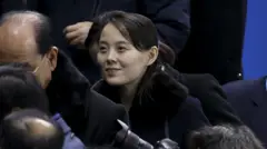 金與正在韓國平昌冬奧會上觀看韓朝聯合隊出戰冰上曲棍球（10/2/2018）