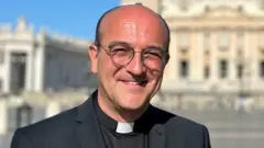 El ahora diácono Van der Vorst en la Basílica de San Pedro de Roma.