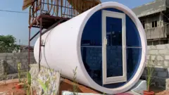 সুয়েজ পাইপ দিয়ে ঘর তৈরি