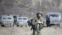 Unbekannte Soldaten in der Nähe von Simferopol, Krim, im Jahr 2014.