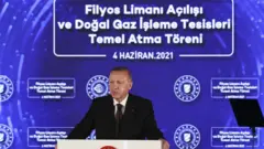 Cumhurbaşkanı Recep Tayyip Erdoğan, Zonguldak'ta daha önce açıklayacağını duyurduğu müjdeyi duyurdu. Erdoğan, Fatih Sondaj Gemisi'nin, Sakarya gaz sahasındaki Amasra-1 kuyusunda 135 milyar metreküplük yeni bir doğal gaz keşfi daha yaptığını belirtti. Böylece Karadeniz'deki toplam gaz keşfi 540 milyar metreküpe ulaştı.