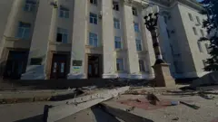 Херсон - ракети влучили в адміністрацію