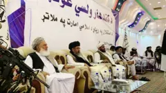 د افغانستان سوېلي ولایت کندهار نن د یوې غونډې کوربه دی چې شاوخوا درې زره کسان ورته رابلل شوي دي. طالب چارواکو ویلي، چې د غونډې ګډونوال به د دوی په وینا پر مهمو ملي مسالو بحث وکړي.