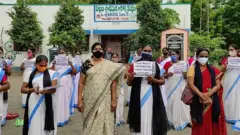 గ్రామీణ ఆరోగ్య పరిరక్షణలో ఆశా వర్కర్లు కీలక పాత్ర పోషిస్తున్నారు.