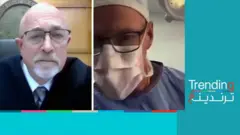 جراح تجميل يحضر محاكمته وهو يجري عملية جراحية!