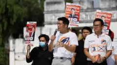 ธนาธร จึงรุ่งเรืองกิจ หาเสียง