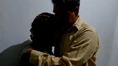 पाकिस्तान में फराह अपने पिता के साथ