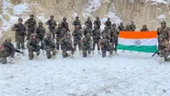 गलवान खोऱ्यात भारतीय सैन्याने तिरंगा फडकवला.