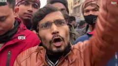 आक्रोशित छात्र