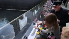 د نیویارک ګراونډ زیرو سیمه: د سپتمبر ۱۱ پېښې قربانیانیانو خپلوانو په پېښه کې د ښکېلتیا په تړاو د طالبانو پر ضد عریضه کړې.