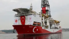 Türkiye'nin Fatih'ten sonra Doğu Akdeniz'e gönderdiği ikinci sondaj gemisi Yavuz.