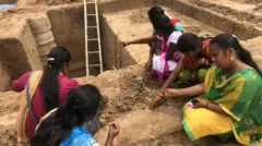 கீழடி