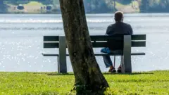 alone persone