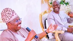 Oloogbe Abiọla Ajimọbi pẹlu Ṣeyi Makinde