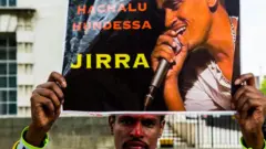 Mudahaard Ingiriiska ka dhacay oo looga soo horjeeeda Dilka fanaanka loo geystay