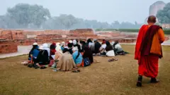 အိန္ဒိယကိုရွှေမှောင်ခိုတင်ပို့နေတဲ့ခရီးသွားကုမ္ပဏီတွေရှိနေ