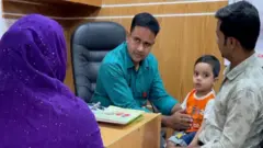 সকালে রোগীর ভিড়, কিন্তু বিকেলের চেম্বারে এখনো রোগী প্রায় নেই