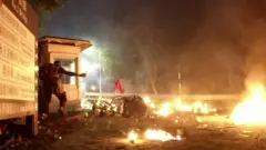 تعطیلی بخش‌هایی از هنگ ‌کنگ همزمان با ادامه درگیری‌ها