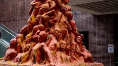 இந்த சிலை ஹாங்காங் பல்கலைக்கழகத்தில் கடந்த 24 வருடங்களாக இருந்து வந்தது.