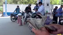 பெட்ரோல், டீசல் மீதான கலால் வரி குறைப்பு - பின்னணி என்ன?