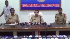 திருடப்பட்ட கைபேசிகளை மீட்டு உரிமையாளர்களிடம் ஒப்படைக்கும் போலீஸ்