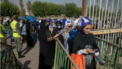 পার্সিয়ান গালফ প্রো লীগে ইরানের কিছু নারীকে প্রবেশের অনুমতি দেয়া হয়েছিল