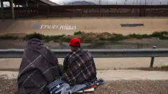Migrantes venezolanos en Ciudad Juarez tras ser expulsados de EE.UU.