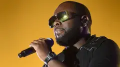 Le rappeur Gims, plus connu sous le nom de Maître Gims, est originaire de la République démocratique du Congo.